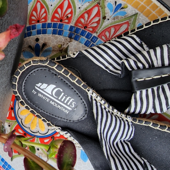 Stripe thong sandals 7.5 - Picture 3 of 5